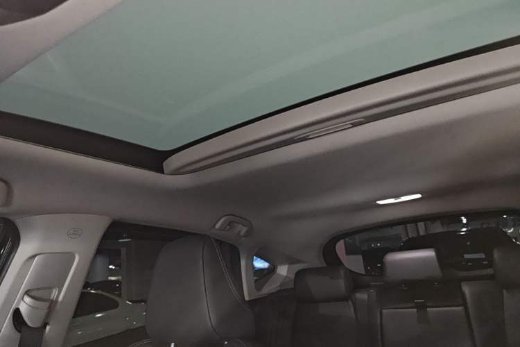 Used Toyota Harrier 2022 2.0L CVT Two-Wheel Drive Luxury Edition
