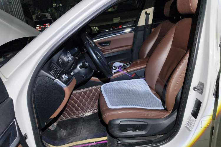 Used BMW 5 Series 2014 520Li Elegant Model
