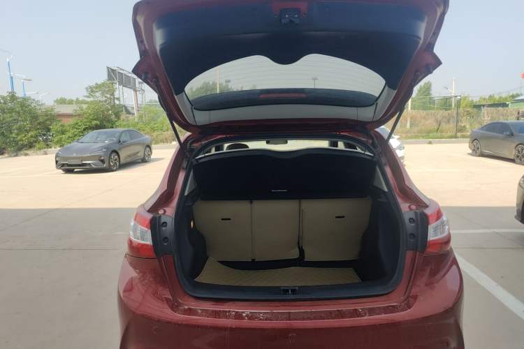 Used Nissan Tiida 2021 1.6L CVT Cool Edition
