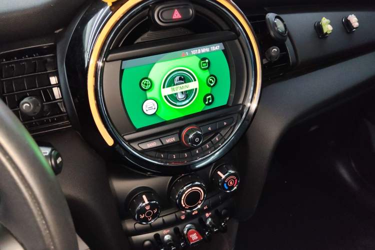 Used MINI 2020 1.5T ONE Five-Door Edition Audio And AC Panel