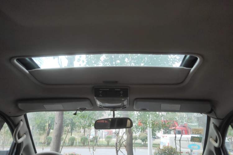 Used FORTHING Lingzhi 2015 M3 1.6L 7-Seater Luxury Model
