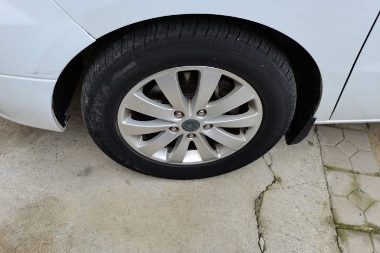 Used JAC Refine M5 2013 2.0T Gasoline Automatic Business Edition
