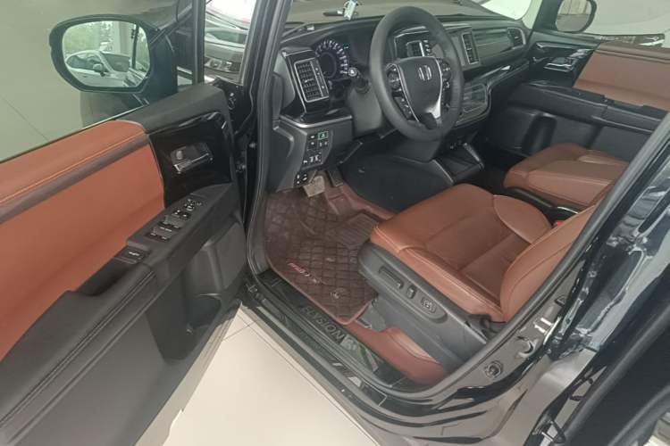 Used Honda Elysion 2019 2.0L Hybrid Supreme Edition Driver Seat