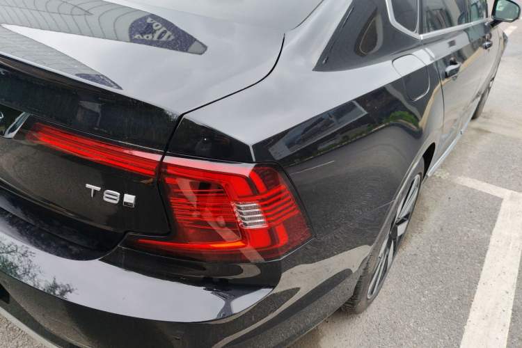 Used Volvo S90 New Energy 2025 Plug-in Hybrid Four-Wheel Drive Long-Range Luxury Smart Edition Right Rear Taillight