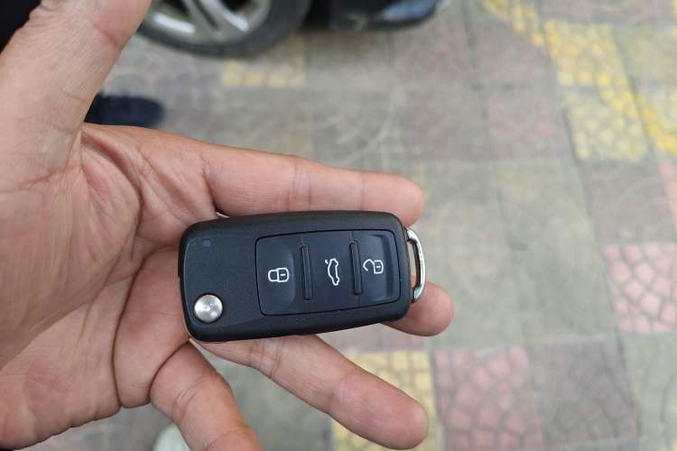 Used Volkswagen Sagitar 2017 230TSI Automatic Comfort Version Vehicle Key