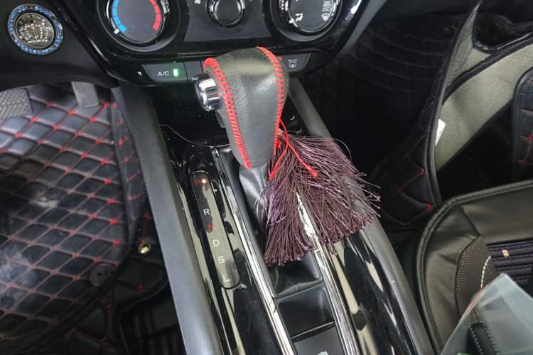 Used Honda Vezel 2017 1.8L CVT Front-Wheel Drive Pioneer Edition
