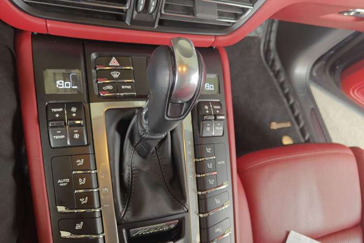 Used Porsche Macan 2018 Macan 2.0T Gear Lever