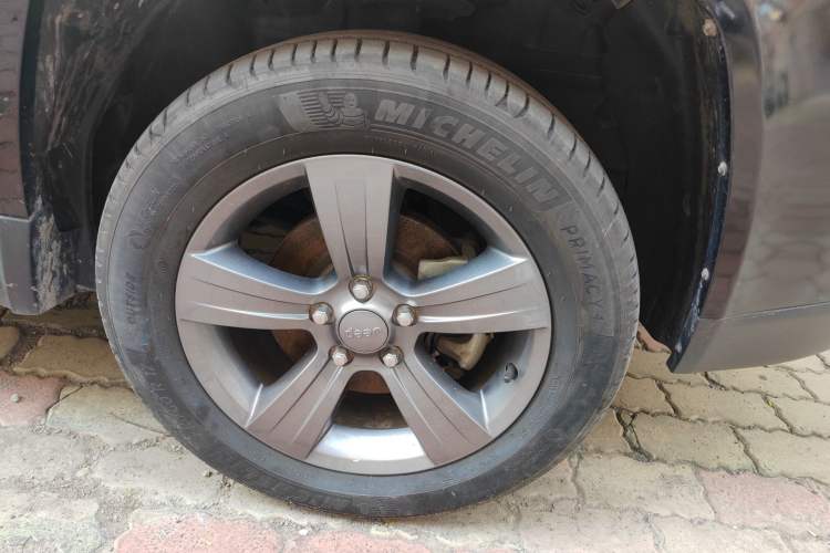 Used Jeep Compass 2014 2.4L four-wheel drive sport version
