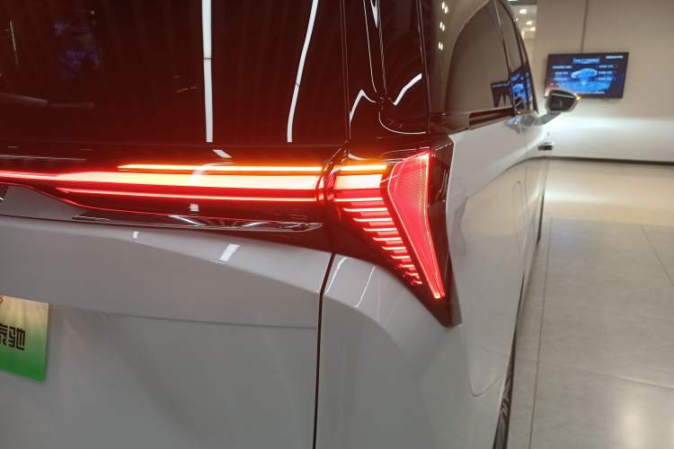 Used Buick GL8 New Energy 2024 Lu Zun Deluxe Edition 7-Seater
