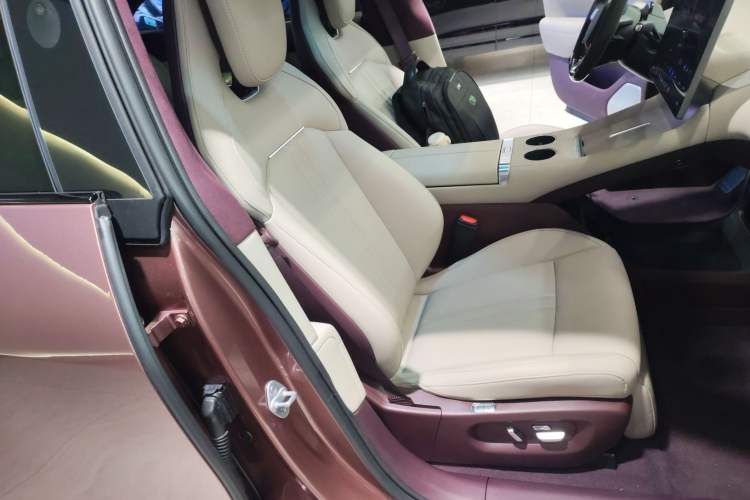 Used Xiaomi Auto YU7 2025 Ultra-Long Range High-Performance All-Wheel-Drive Max Edition
