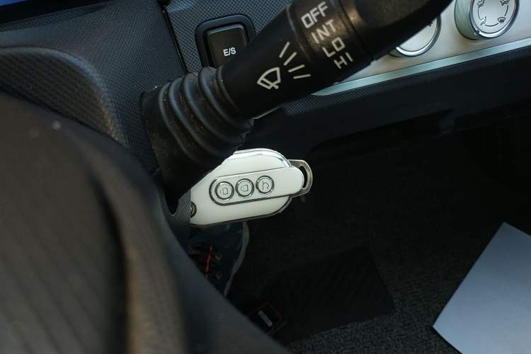 Used Wuling Hongguang MINIEV 2022 Macaron Premium Model – Lithium Iron Phosphate Vehicle Key