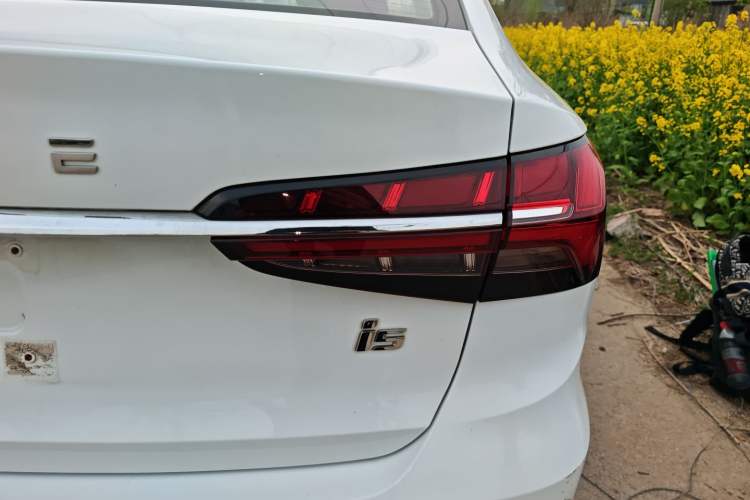 Used Roewe i5 2021 1.5L CVT Diamond Edition
