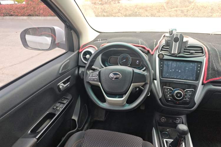 Used SWM X3 2017 1.6L Manual Fashion Model
