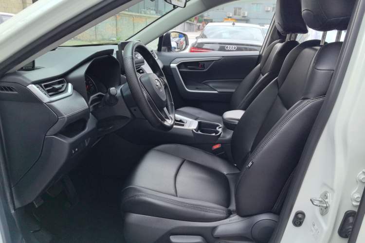 Used Toyota RAV4 2020 2.0L CVT Two-Wheel Drive Urban Edition Left Front Seat