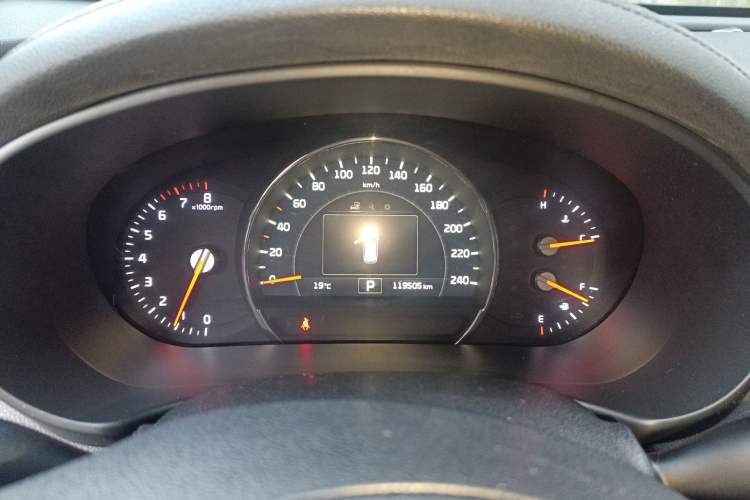 Used Kia Sorento 2015 Sorento L 2.4L Gasoline 4WD Elite Edition 5 Seats China IV Standard
