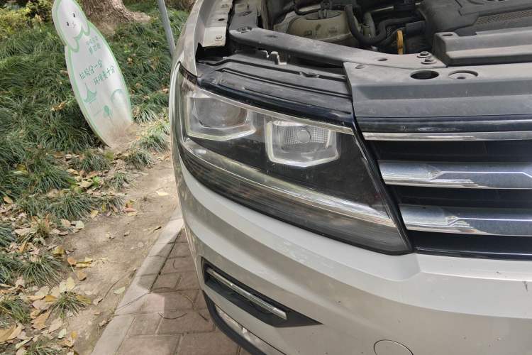 Used Volkswagen Tiguan L 2017 330TSI Automatic Two-Wheel Drive Luxury Edition Right Front Headlight