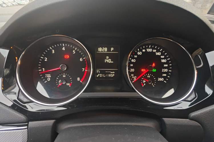 Used Volkswagen Sagitar 2015 230TSI Automatic Comfort Version Instrument Cluster