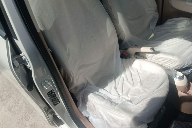 Used Wuling Hongguang MINIEV 2025 Four-Door Version Advanced Edition Right Front Seat