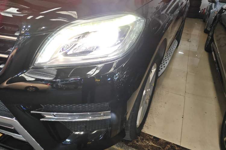 Used Mercedes-Benz M-Class 2014 ML 320 4MATIC Left Front Headlight