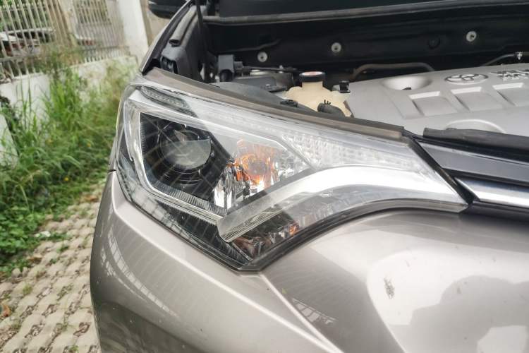 Used Toyota RAV4 2019 2.0L CVT Two-Wheel Drive Fashion X Limited Edition China V Standard