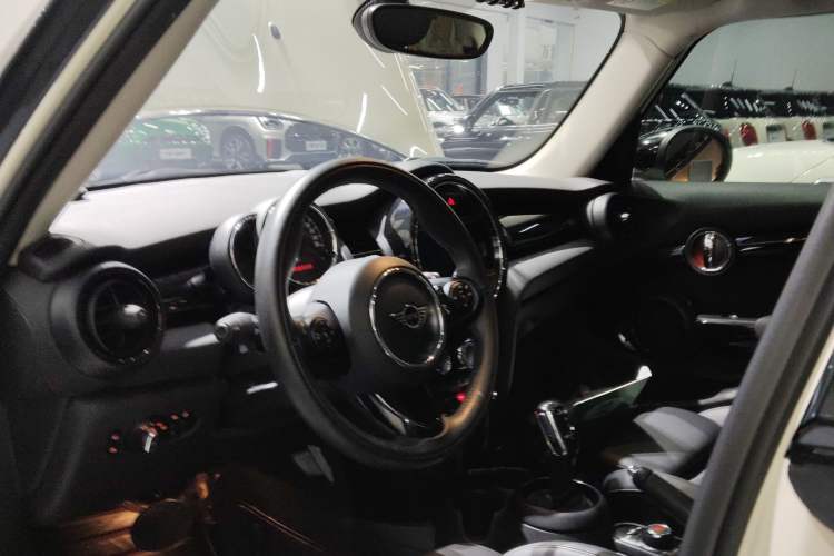 Used MINI 2019 1.5T COOPER Classic Edition Five-Door Version
