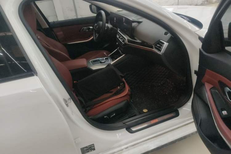 Used BMW i3 2024 eDrive 40 L Midnight Edition
