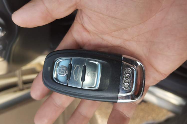 Used Audi A4L 2013 35 TFSI Automatic Standard Model Vehicle Key