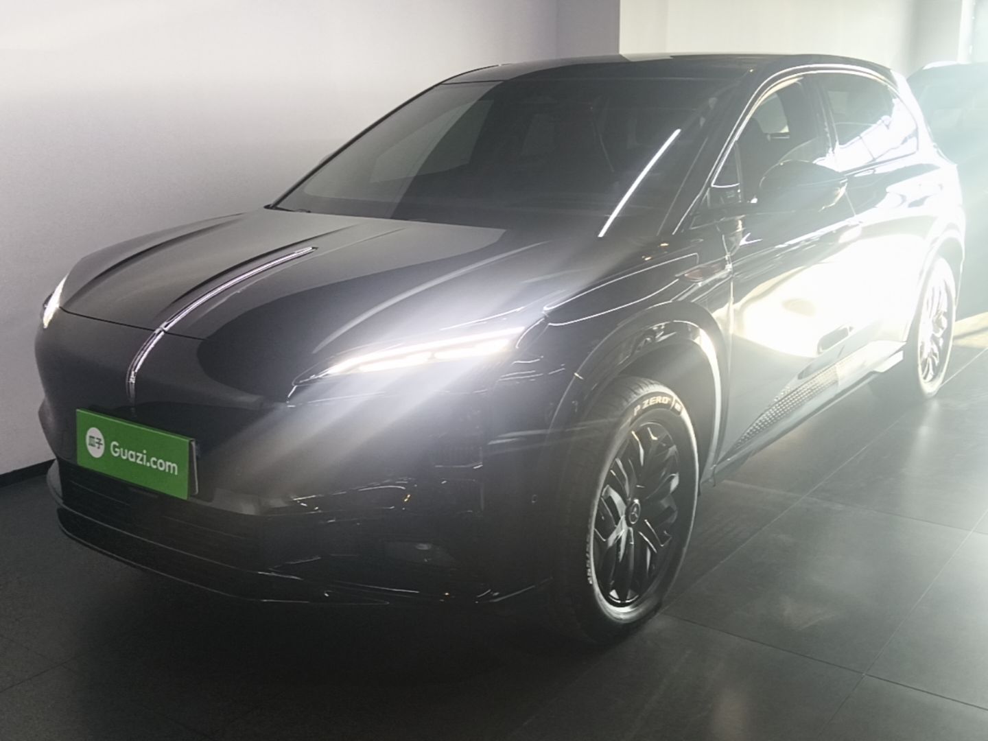 Unter der Vorderseite des Autos