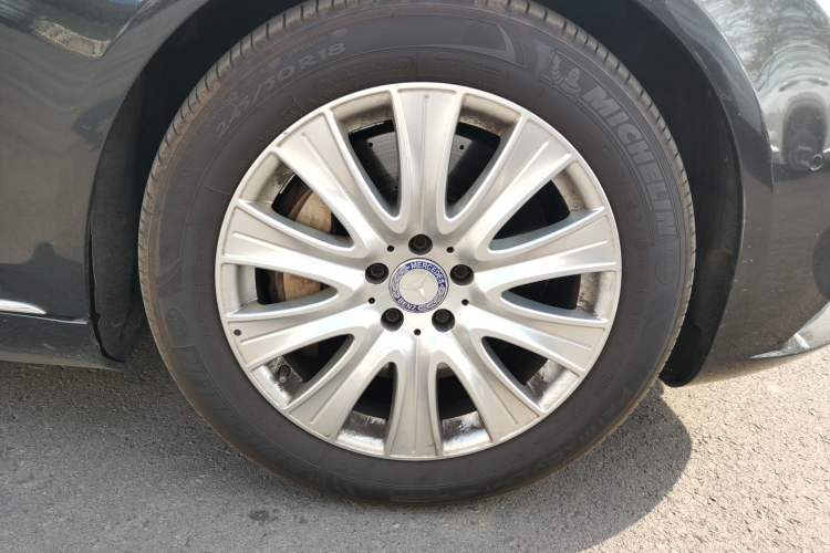 Used Mercedes-Benz S-Class 2014 S 400 L Prestige Edition Right Front Wheel Hub