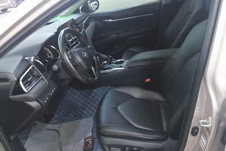 Used Toyota Camry 2021 2.0G Luxury Edition
