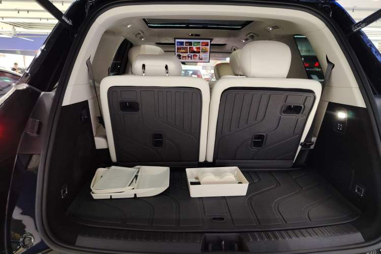 Used Geely Galaxy M9 2025 Model 230km Two-Wheel-Drive Exploration Edition Trunk