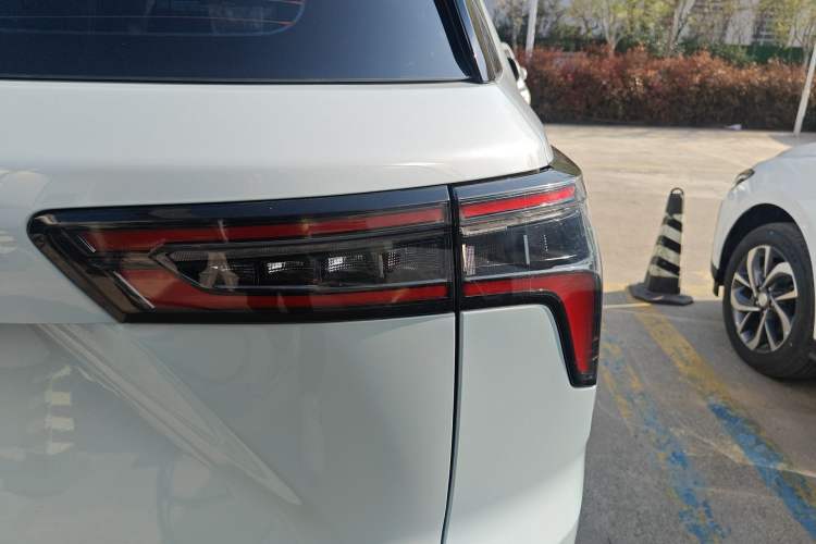 Used Chevrolet Equinox Plus 2024 102km RS Ultimate Edition Right Rear Taillight