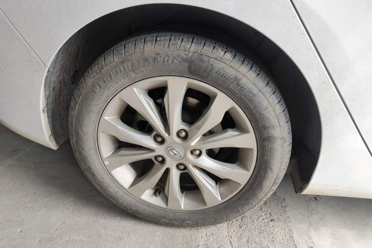 Used Hyundai Elantra (5th Generation / Langdong) 2016 1.6L Automatic Smart Version
