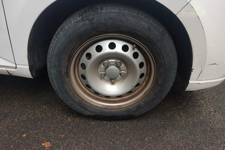 Used Wuling Hongguang PLUS 2019 1.5T Manual Wealthy Version 2 Seats Right Front Wheel Hub