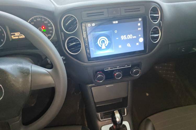 Used Volkswagen Tiguan 2015 1.8TSI Automatic Two-Wheel Drive Trend Edition Audio And AC Panel