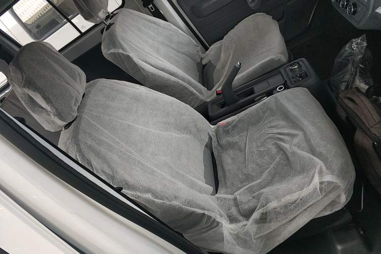 Used Wuling Yangguang 2024 300KM Comfort Version Passenger Van 75kW