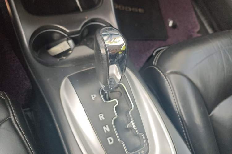 Used Dodge Journey 2013 3.6L Four-Wheel Drive Flagship Edition Gear Lever
