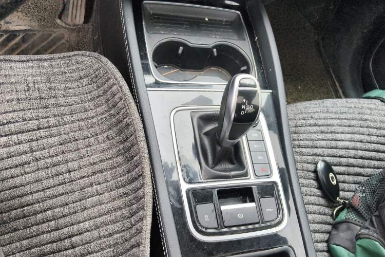 Used BYD Song MAX 2019 1.5T Automatic Smart Connect Ruiyi Sunroof Model 7 Seats China VI Standard Gear Lever