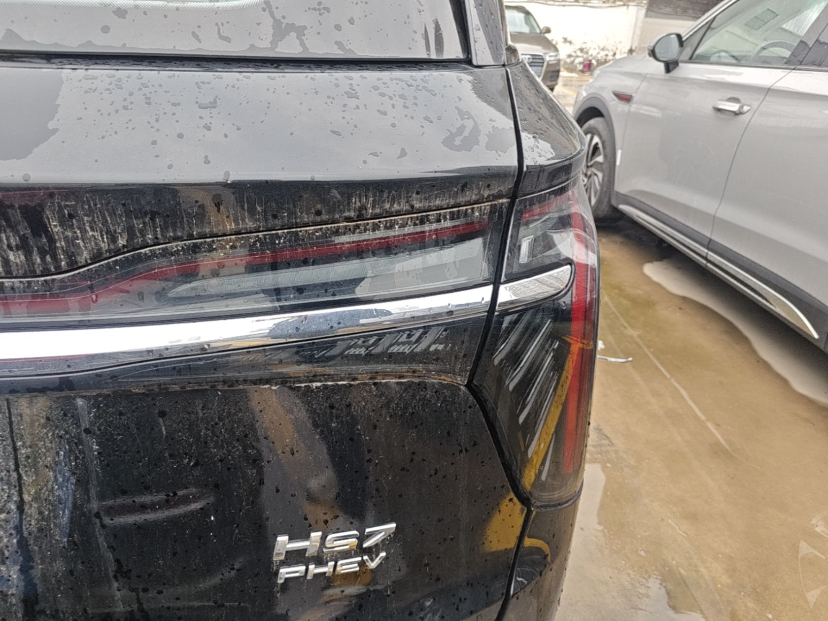 Hongqi HS7 PHEV 2024 2.0T PHEV Four-Wheel Drive Flagship Edition 7 Seats — снимка 9