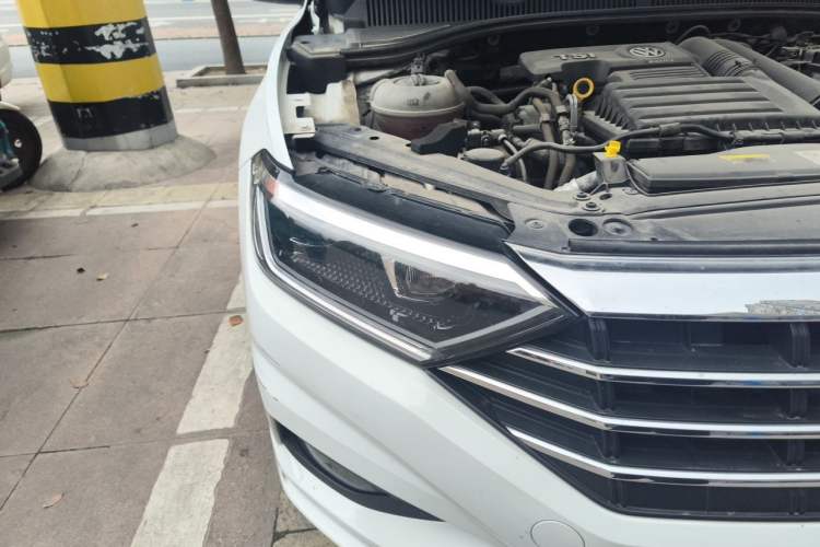 Used Volkswagen Sagitar 2020 280TSI DSG Comfort Version China VI Standard Right Front Headlight