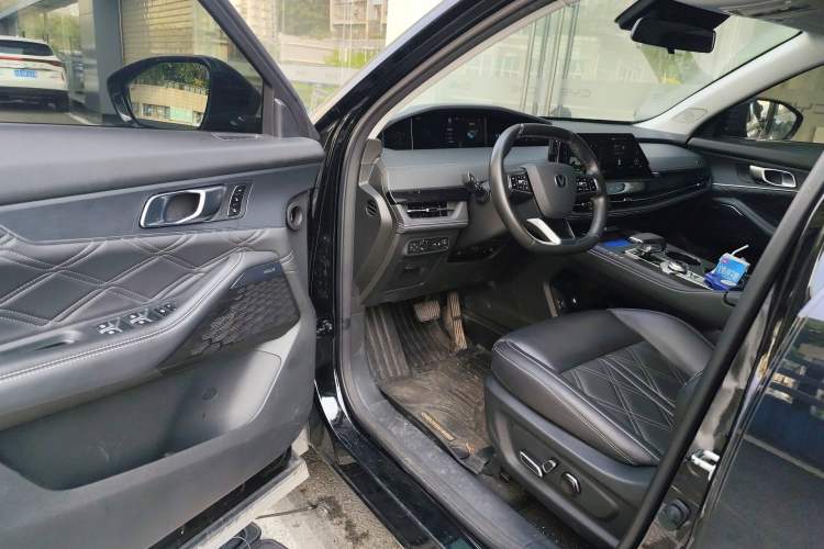 Used CHANGAN UNI-K 2024 2.0T Two-Wheel Drive Global Edition Driver Seat