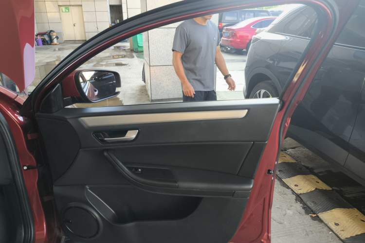 Used Qoros 3 2016 Urban SUV 1.6T Automatic ZhiKu Model