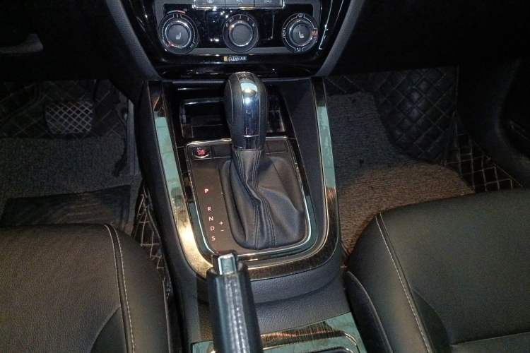 Used Volkswagen Sagitar 2017 180TSI Automatic Luxury Edition