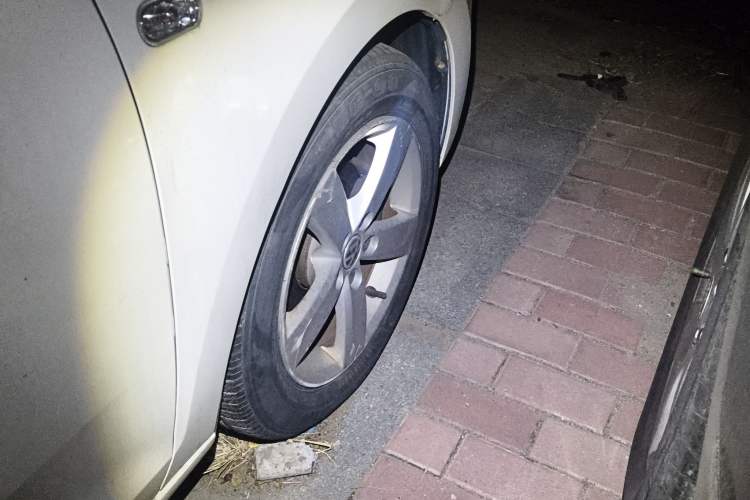 Used Volkswagen Santana 2013 1.6L Manual Comfort Edition Right Front Wheel Hub