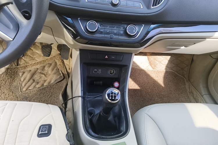 Used Roewe 360 2015 1.5L Manual Luxury Edition Gear Lever