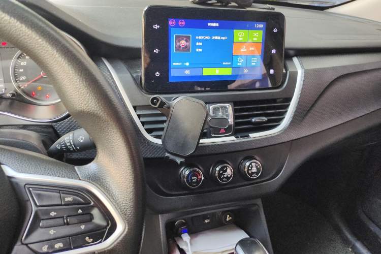 Used Baojun 730 2019 1.5T CVT Fashion Model 7 Seats China V Emission Standard
