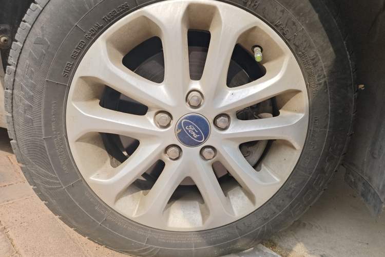 Used Ford Focus 2012 Sedan Classic 1.8L Automatic Fashion Edition Right Front Wheel Hub