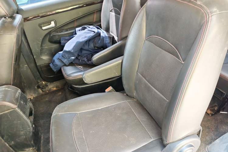 Used Dongfeng Fengon 360 2015 1.5L Manual Luxury 7-Seater China IV Standard Left Rear Seat