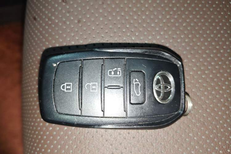 Used Toyota Granvia 2024 2.5L Hybrid Prestige PLUS Four-Wheel Drive Version Vehicle Key