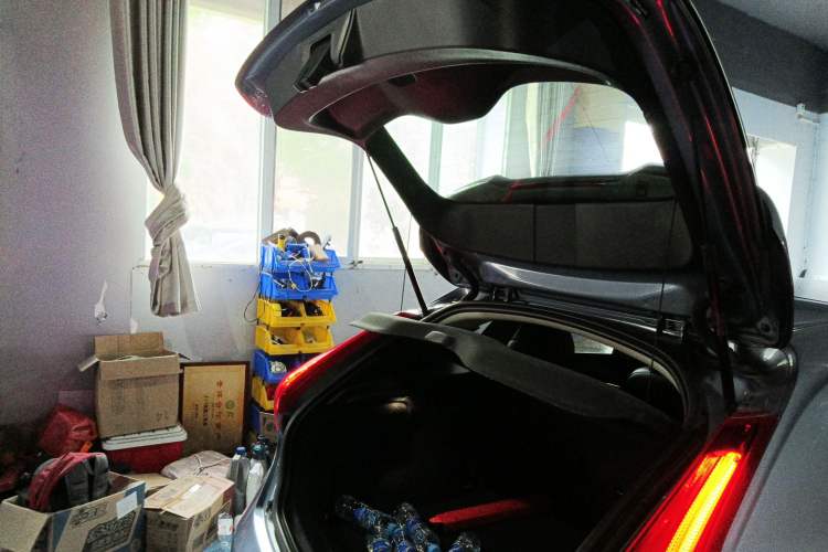 Used Volvo V40 2018 T3 Zhiyi Edition Trunk